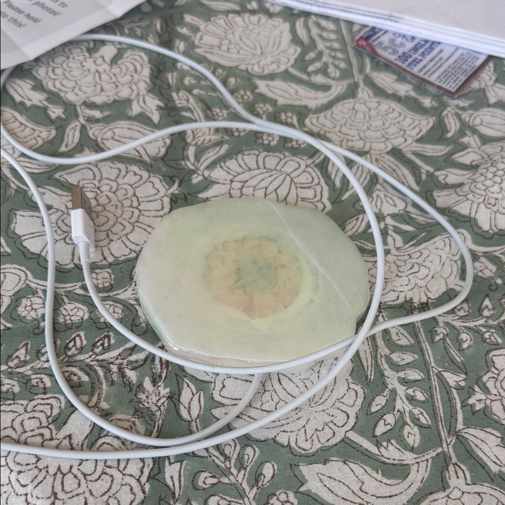 Round Wireless cell Charger